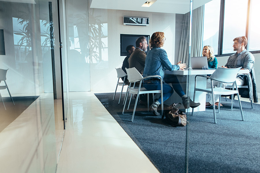 investor-meeting-around-table